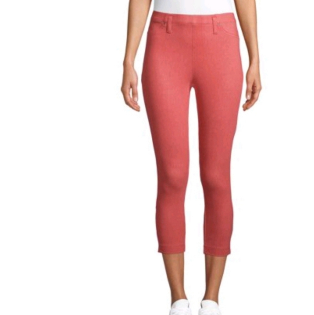 Time and Tru Stretch Fit Capri Faint Red